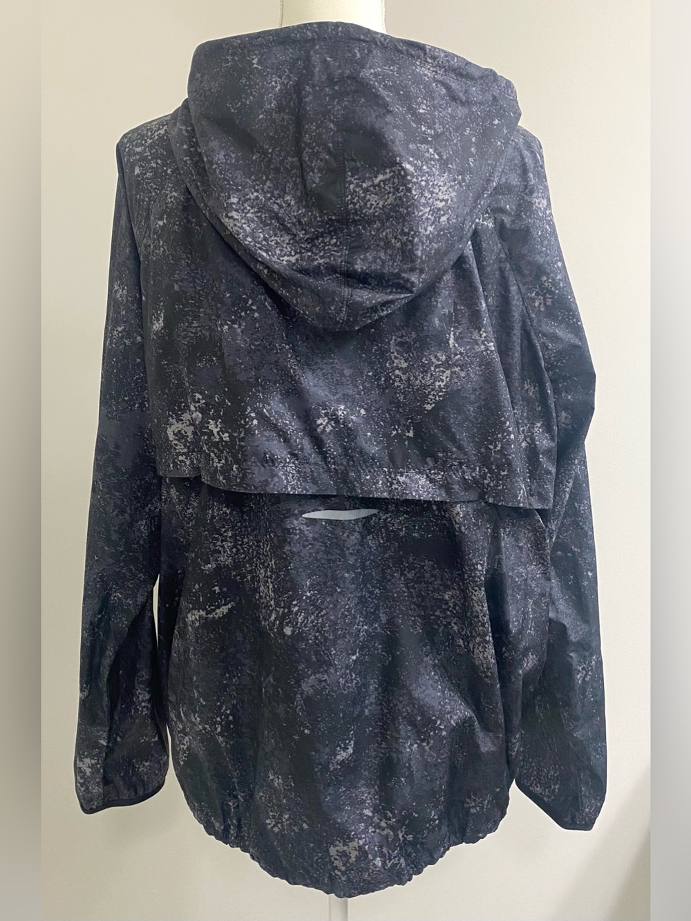 Under Armour Womens XL Black Print Hooded Pullover Windbreaker Jacket Utility - Picture 7 of 16